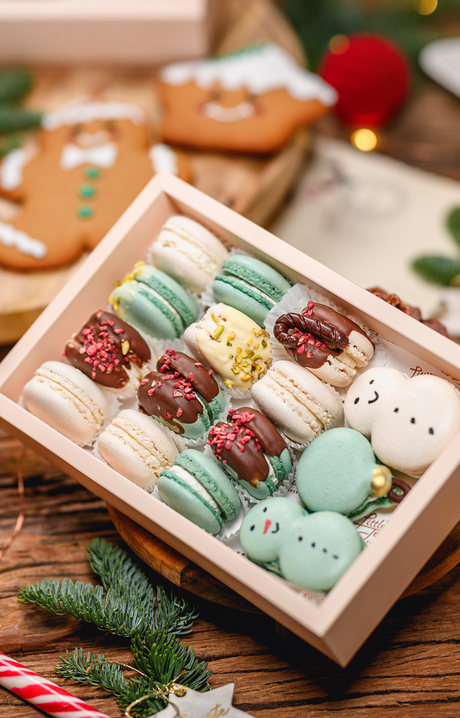 WINTER MACARONS